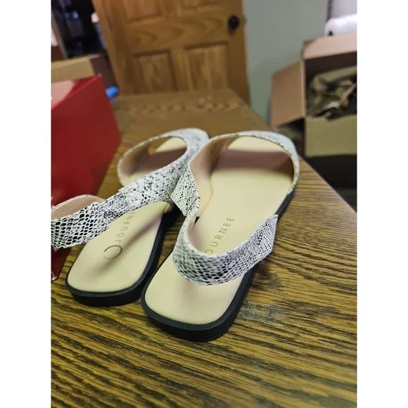 Journee Women's Size 8 Brinsley Sling Back Flat Sandals, Snake New - Picture 4 of 4